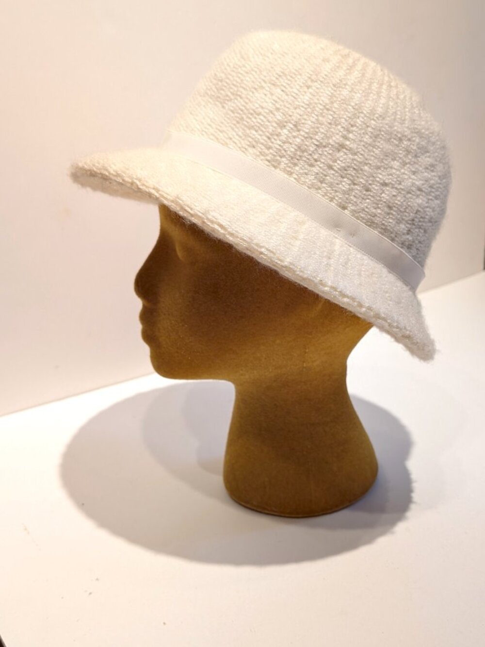 Vintage Eaton’s Knit off white hat - Picture 3 of 5